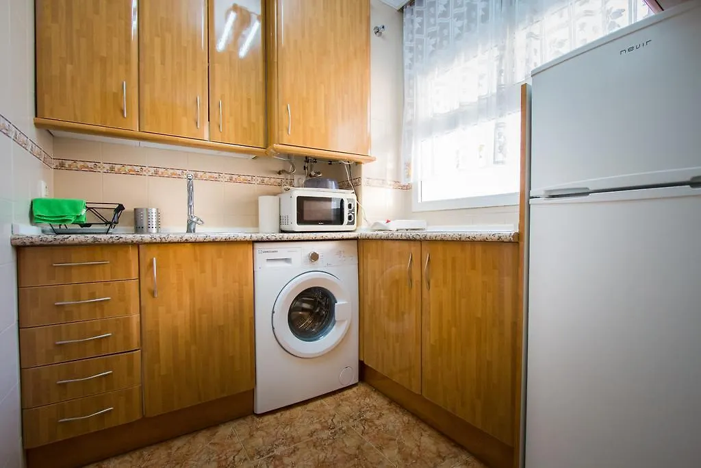 Holidays2Torremolinos Roquedal Apartament 0*, Torremolinos